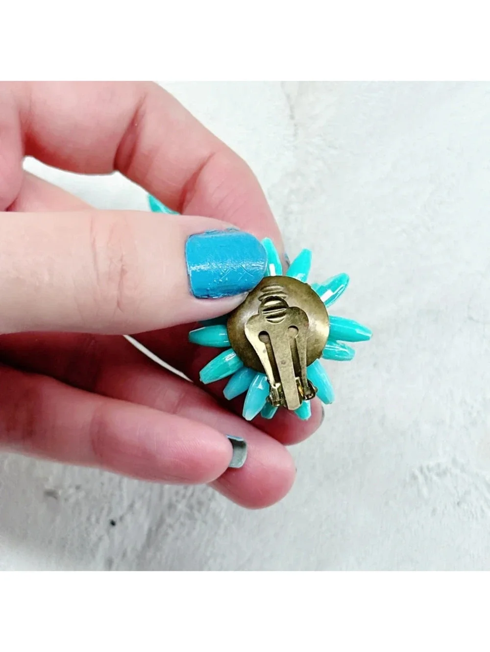 836mc. Aqua Floral CLIP ON’s Earrings Vintage